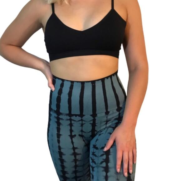 Beautiful Black and Blue Tie Dye Leggings Size Small - Picture 3 of 7